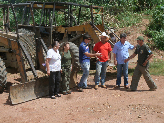 Secretaria de Obras Recebe dois Tratores do IBAMA em Guajará-Mirim.‏