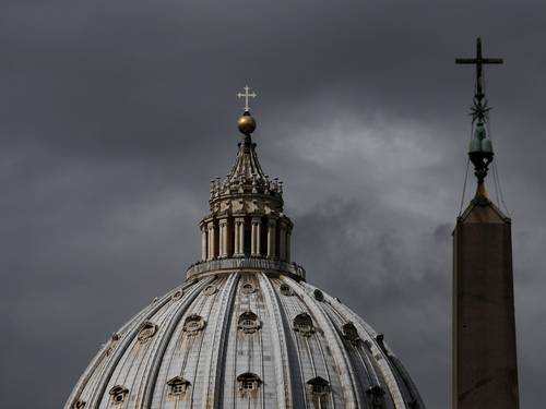 Vaticano gasta milhões em complexo gay