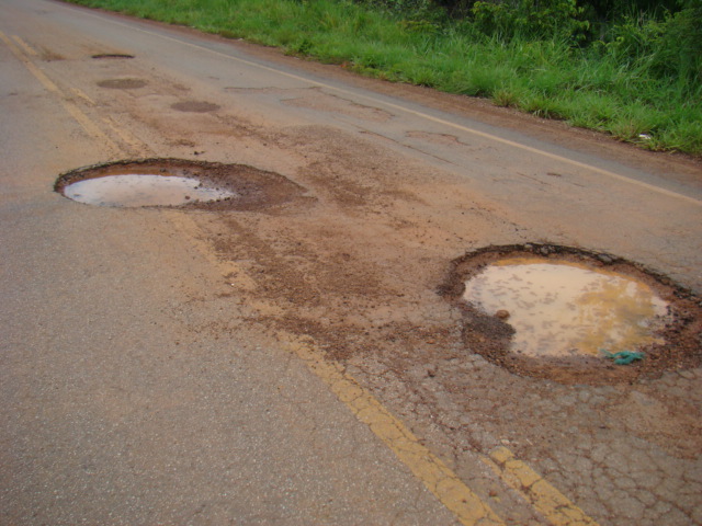 Motoristas afirmam gastar 3h para percorrer trecho de 130km na BR-425