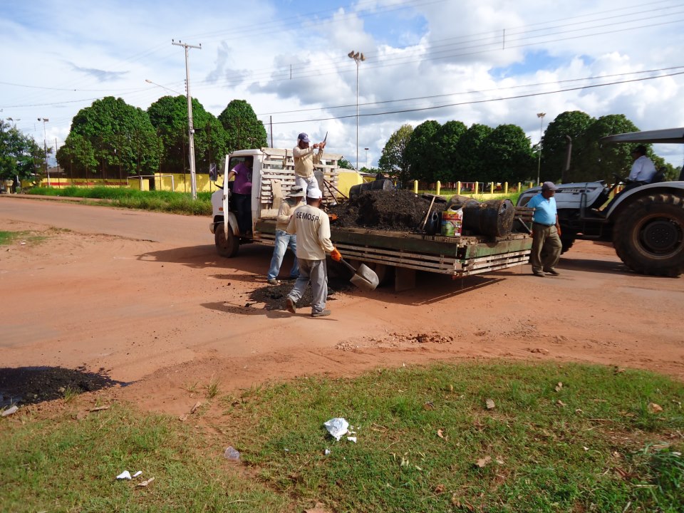 SECRETARIA DE OBRAS INICIA MAIS UMA OPERAÇÃO TAPA BURACO EM GUAJARÁ-MIRIM.‏