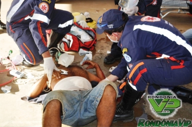 Homem esfaqueia desafeto após levar tapa no rosto
