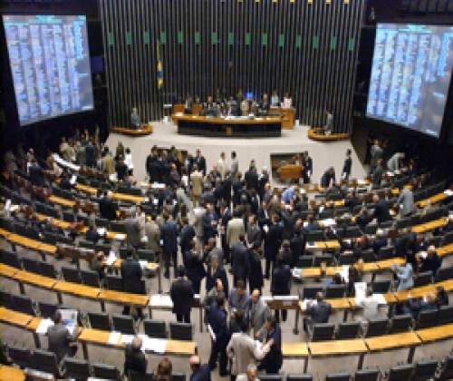 Câmara freia projeto que tira poder do Ministério Público