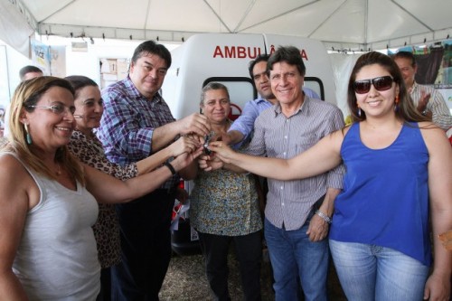 GUAJARÁ  GOVERNO PERTO DE VOCÊ: Entrega de ambulância e material marca fim do evento
