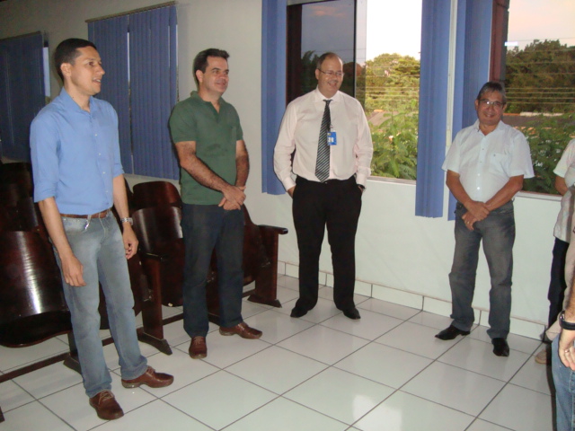 Associação comercial homenageia empresário e gerente da Agência do Banco do Brasil.
