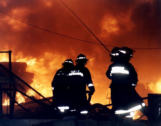 Casa é destruído pelo fogo no bairro Triângulo.
