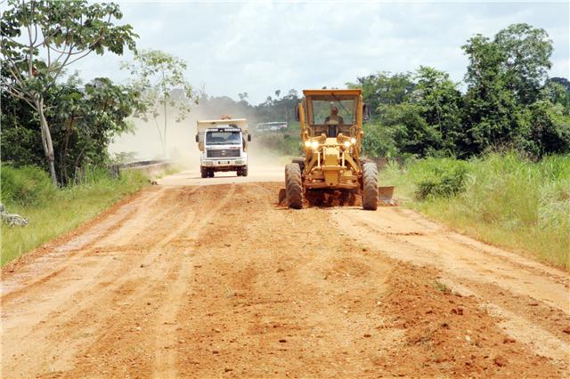 CAPIXABA LIMPA VICINAIS E BODÃO DESVIA PERCURSO DE PONT