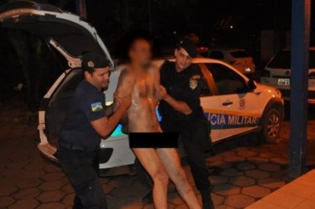 Homem drogado é conduzido à delegacia por fazer arruaça em Hotel
