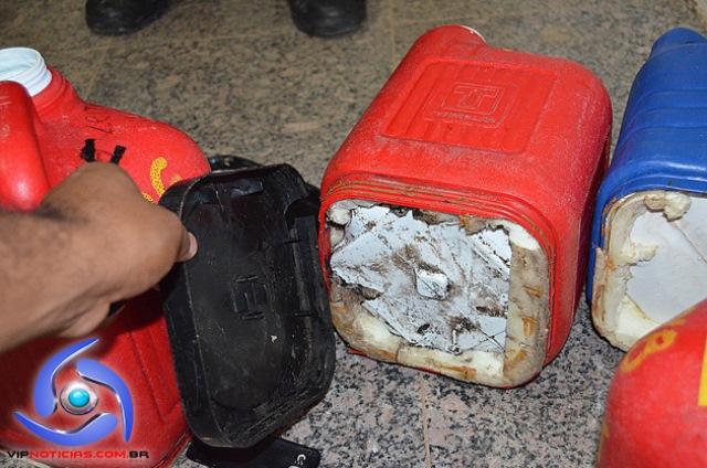 Agentes Penitenciários encontraram celular e faca em fundo falso de garrafa térmica