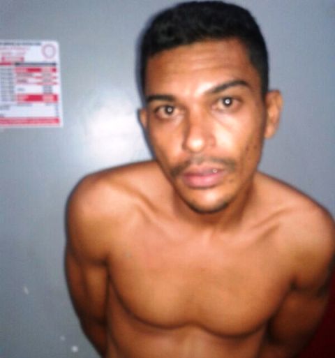 Polícia prende foragido com colete balístico e dinamite