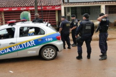 Desocupado é preso em flagrante quando saía de casa de policial com mochila cheia