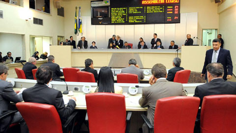 Assembleia autoriza em caráter de emergência abertura de estradas