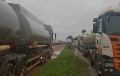 CAMINHONEIRO INFARTA E MORRE APÓS DIAS DE ESPERA NA BALSA DE ABUNÃ