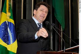 Cassol cobra transposição para Rondônia durante votação que beneficiou servidores do Amapá e Roraima