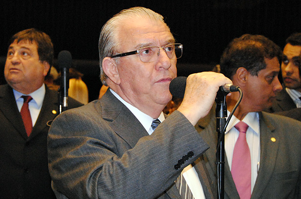 Aprovado substitutivo de Moreira para criação de municípios