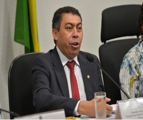 Padre Ton confessa que pode abrir mão de pré-candidatura ao Governo e sair ao Senado, numa aliança com o grupo Cassol