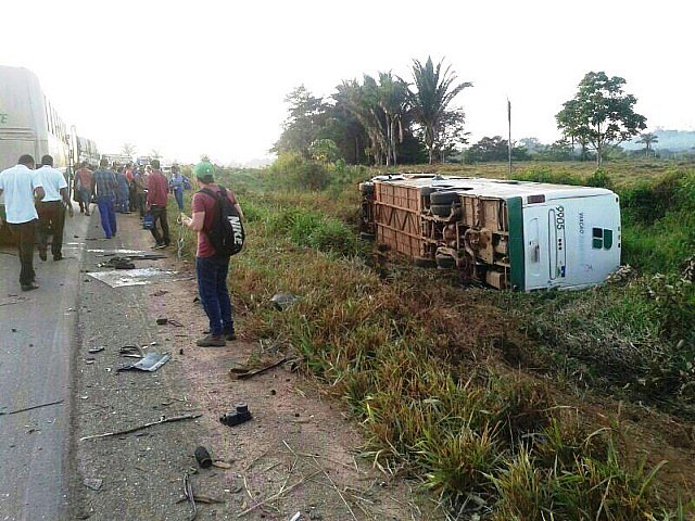 Duas pessoas morrem em acidente entre ônibus e carro próximo de Jacy-Paraná