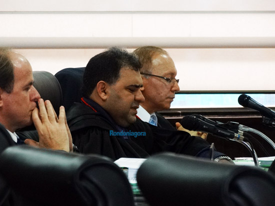 Tempo Real: RELATOR VOTA PELO INDEFERIMENTO DA CANDIDATURA DE EXPEDITO JÚNIOR