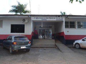 Homem mata ex-marido da namorada a facadas