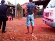 Pai dá ré em caminhão e esmaga filho de um ano