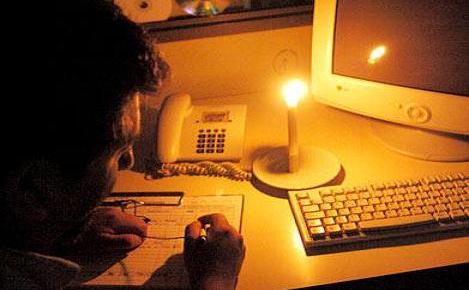 CONSTANTE FALTA DE ENERGIA IRRITA POPULAÇÃO
