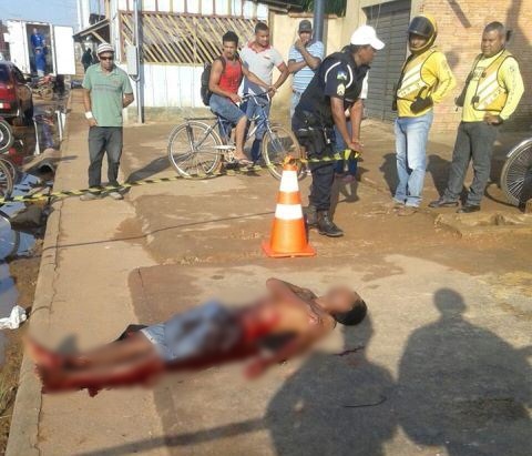 Homem morto a facadas em plena luz do dia próximo a um posto na capital