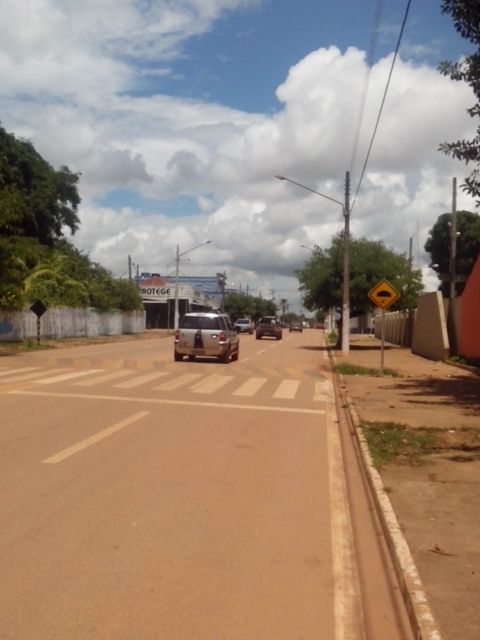 Polícia Militar flagra elemento arrancando placa de sinalização