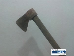 HOMEM INVADE A CASA DA EX-SOGRA E QUEBRA ALGUNS OBJETOS COM MACHADO