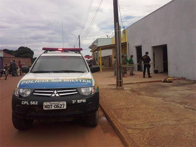 POLÍCIA TENTA PRENDER CRIMINOSO QUE MATOU DONA DE CASA A TIROS