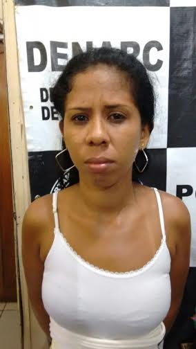 DENARC prende mulher que transportava um quilo de cocaína na cintura, na BR-364