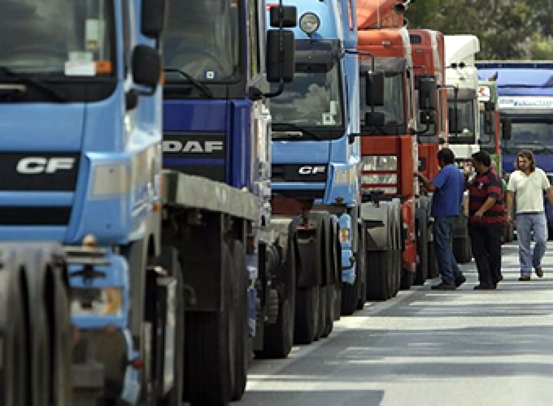 Caminhoneiros terão que fazer exame toxicológico para renovar habilitação